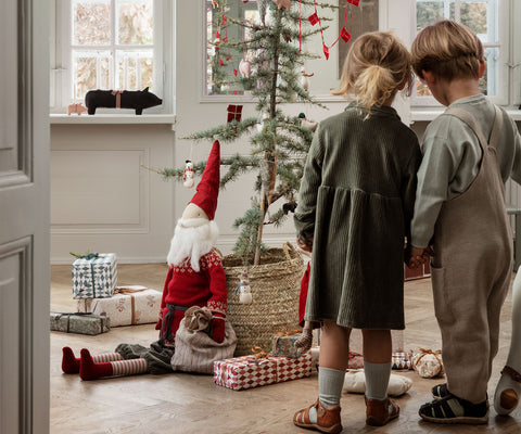 CHRISTMAS DECORATING