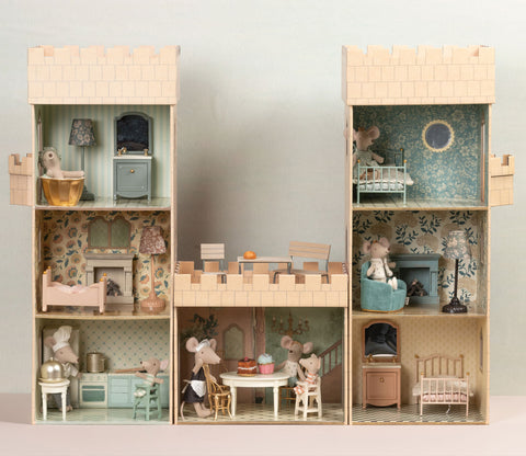 A DAY AT THE MOUSE CASTLE